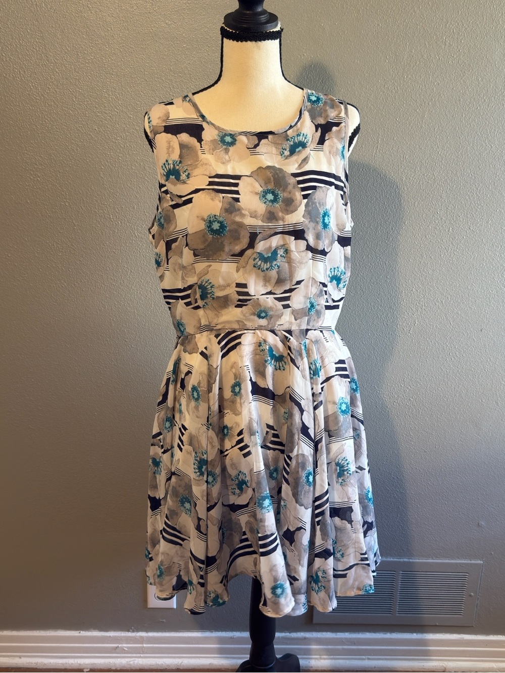 Maison Jules White Floral Fit-and-Flare Dress Gray & Blue Accents. Size L